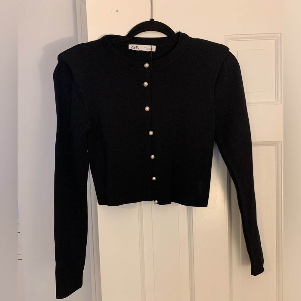 NWT- never worn! Cropped Zara sweater with Pearl buttons & shoulder pads